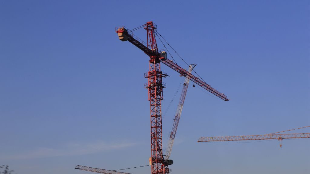 luffing jib tower crane rental